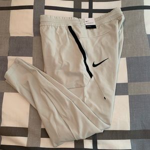Nike teckpack sweats